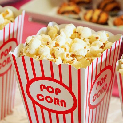 ポップコーンの「POP」ってどんな意味？名前の由来と9月9日の意外な関係