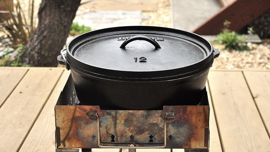 蓋をして火にかけられた鍋