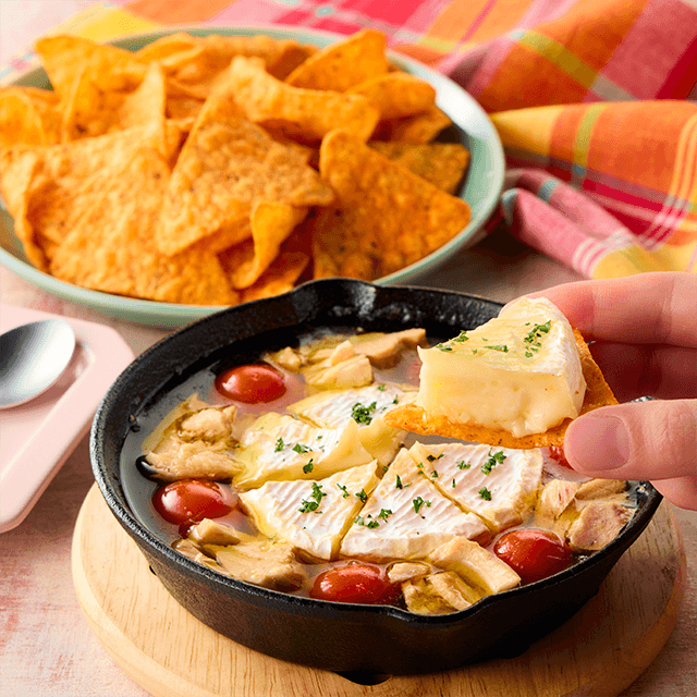 カマンベールとミニトマトのアヒージョ