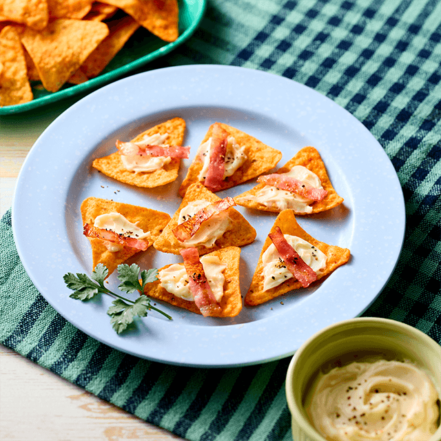 トルティーヤチップスの<br>ハニークリームチーズディップ